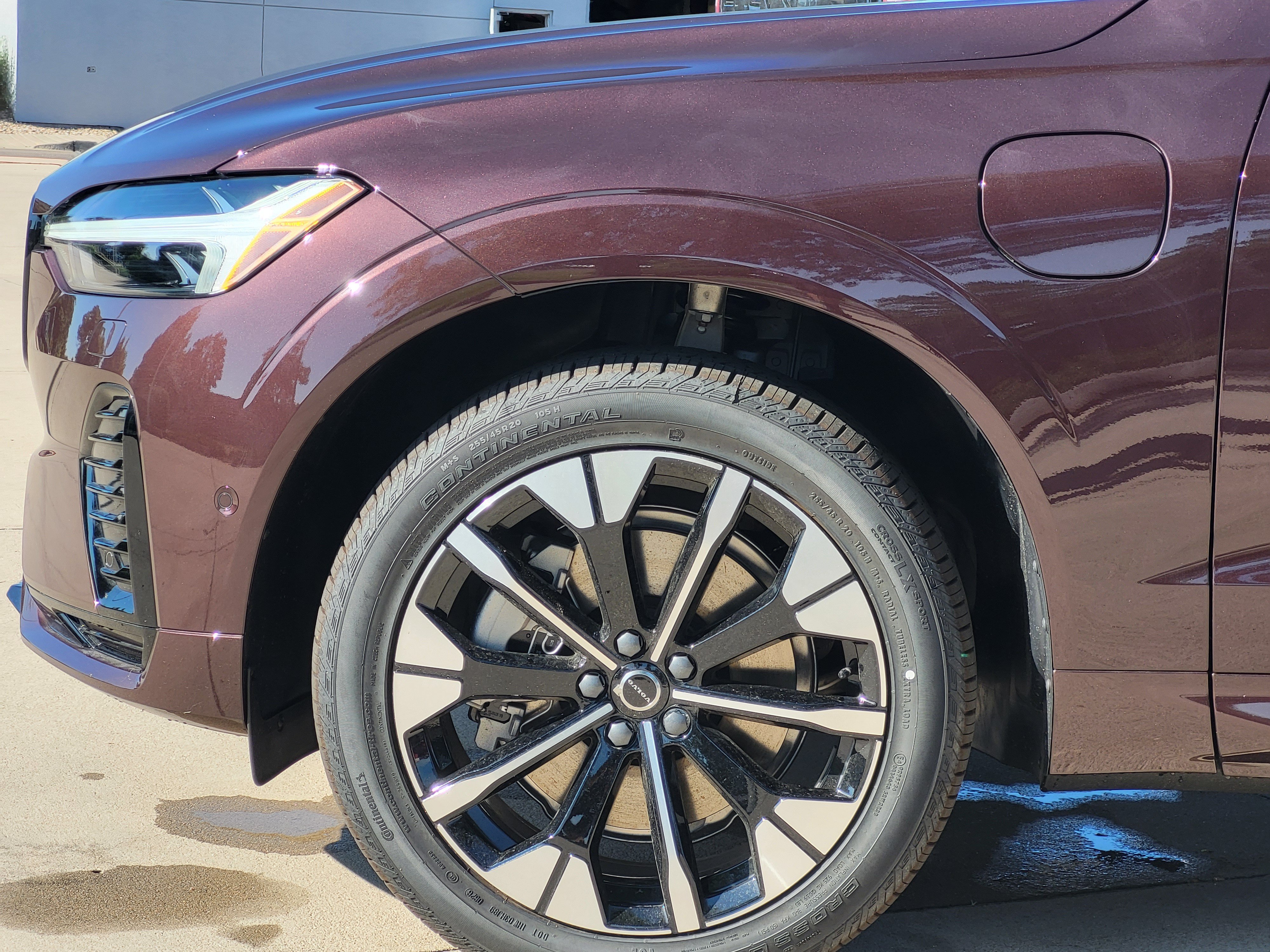 New 2026 Volvo XC60 T8 Plus w/ Protection Package Premier AWD/4WD image 6
