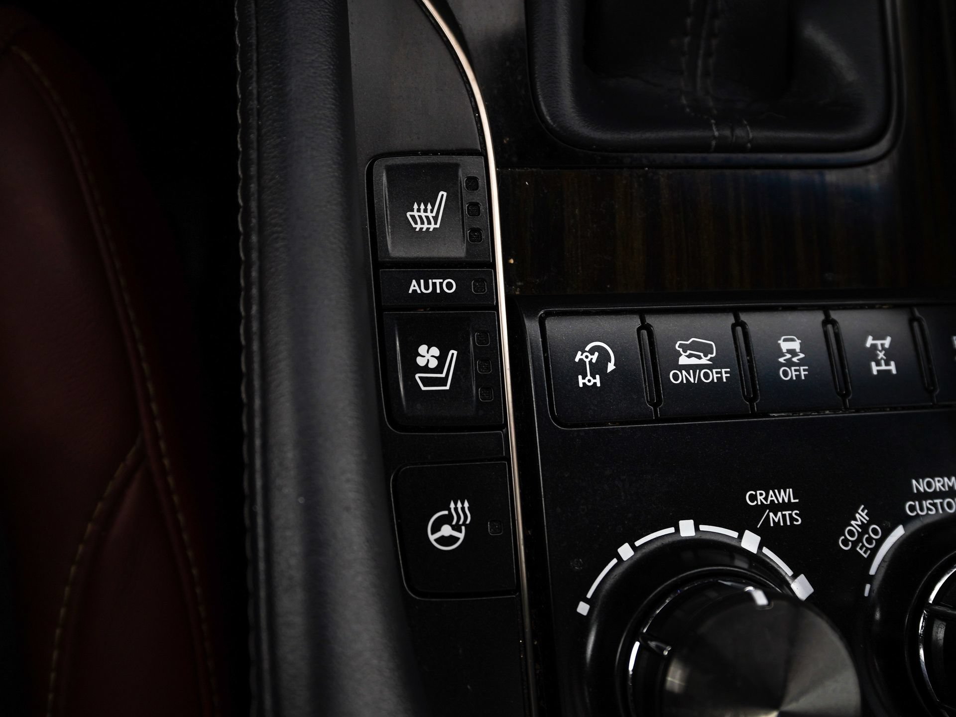 Used 2021 Lexus LX 570 4WD w/ Sport Package image 25