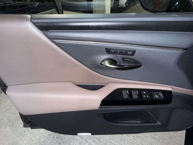 Certified 2023 Lexus ES 350 w/ Premium Package image 20
