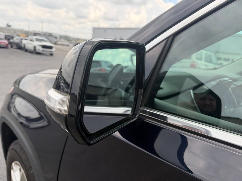 Used 2020 Chevrolet Traverse LT FWD image 9