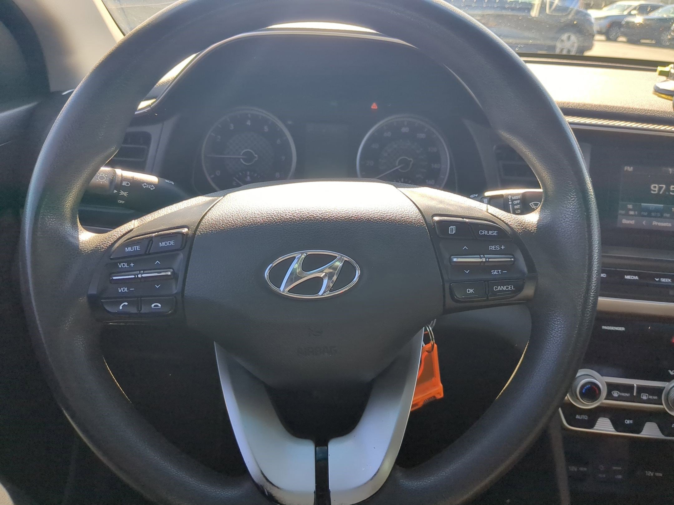 Used 2020 Hyundai Elantra SE w/ Cargo Package (C1) image 18