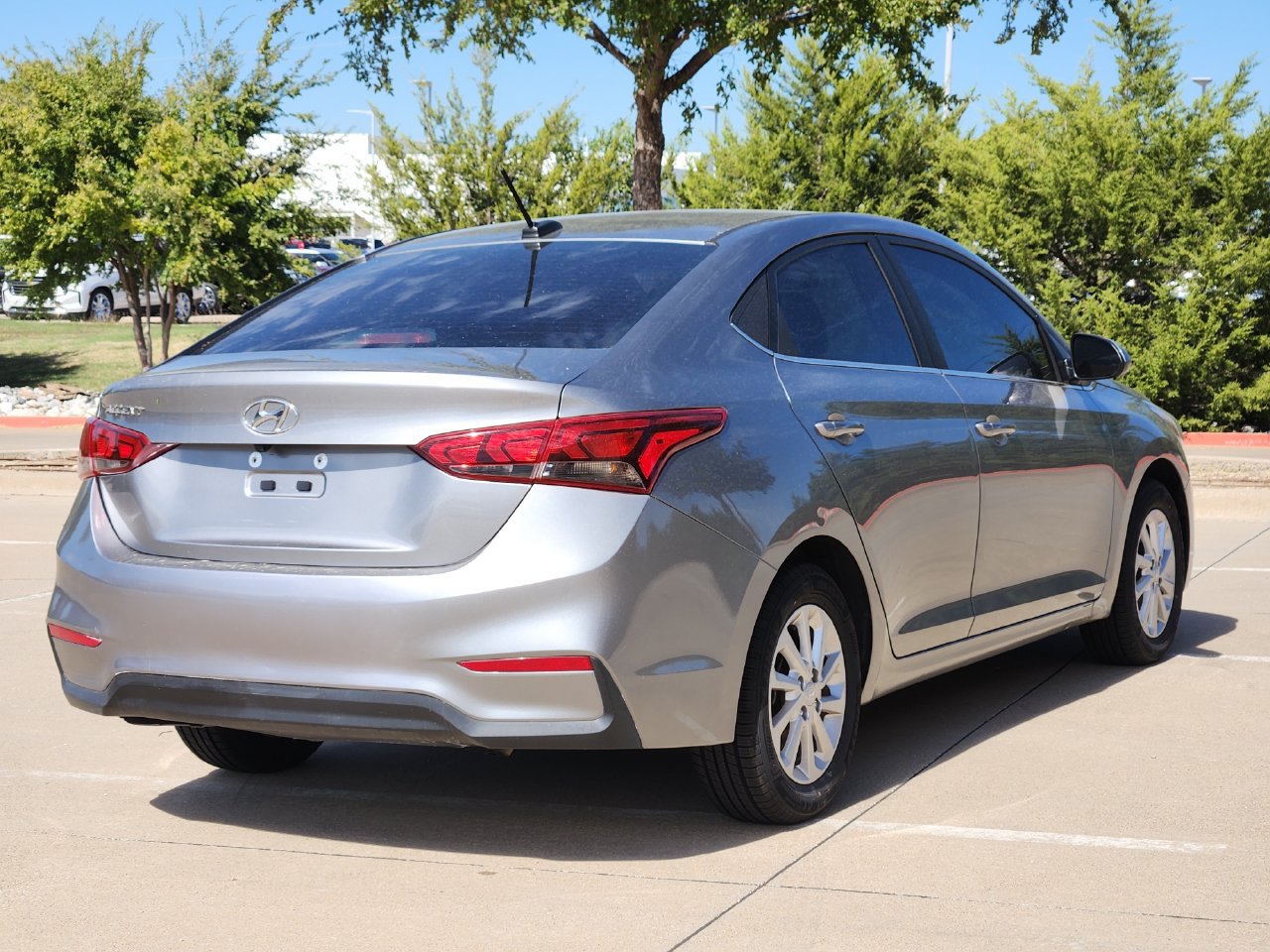 Used 2022 Hyundai Accent SEL FWD image 4