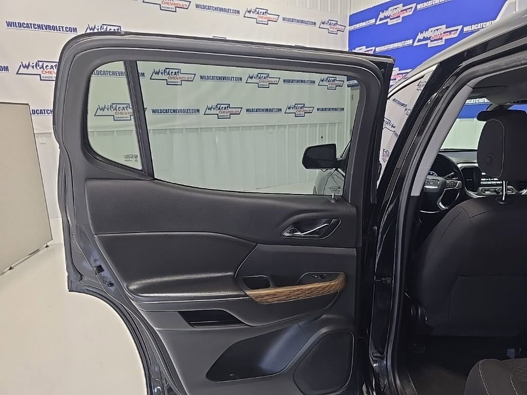 Used 2017 GMC Acadia SLE image 18