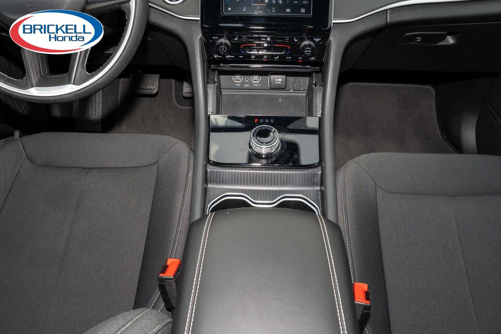 Used 2025 Jeep Grand Cherokee Laredo w/ Luxury Tech Group I RWD image 26