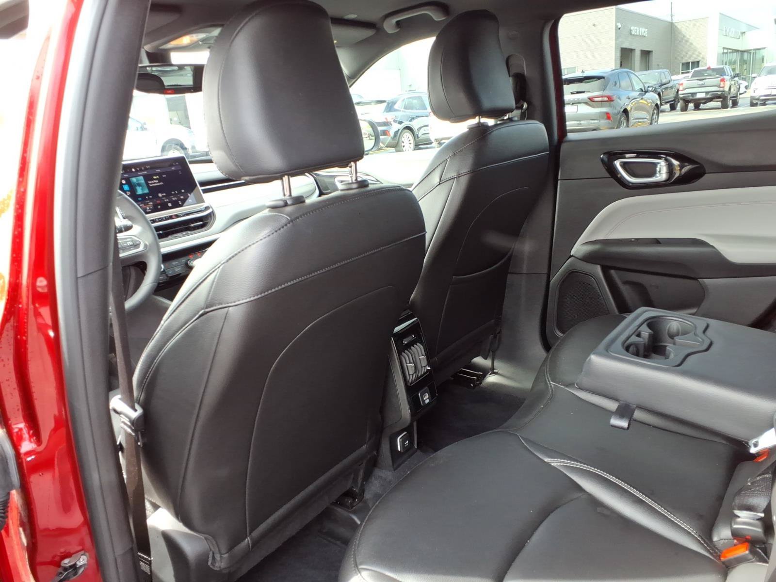 Used 2025 Jeep Compass Limited AWD/4WD image 27