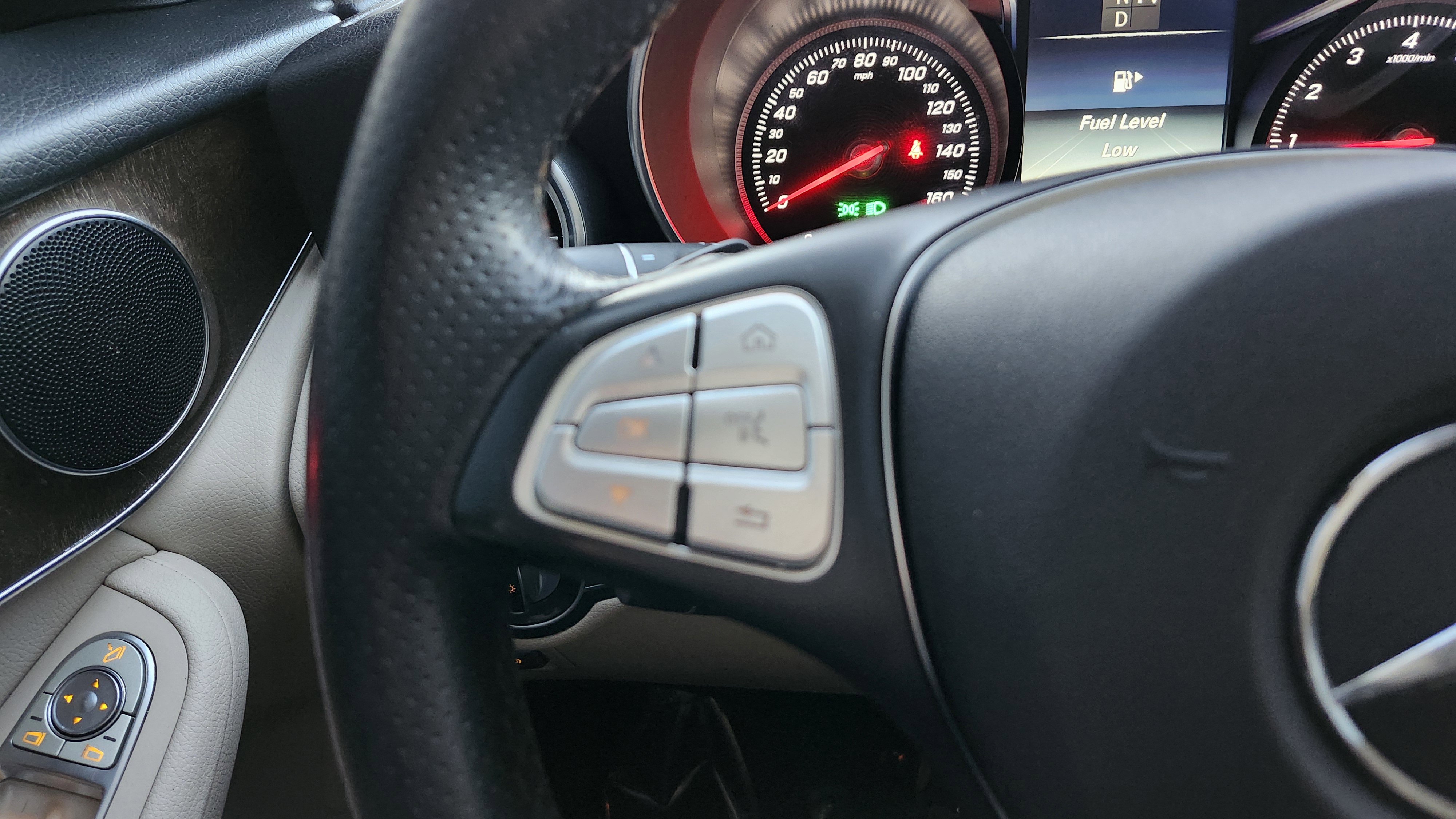 Used 2017 Mercedes-Benz GLC 300 w/ Premium 1 Package image 33