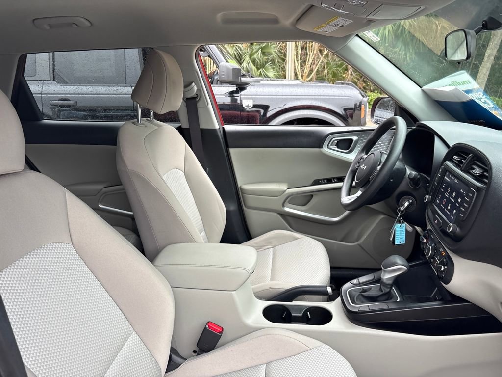 Used 2022 Kia Soul LX image 27