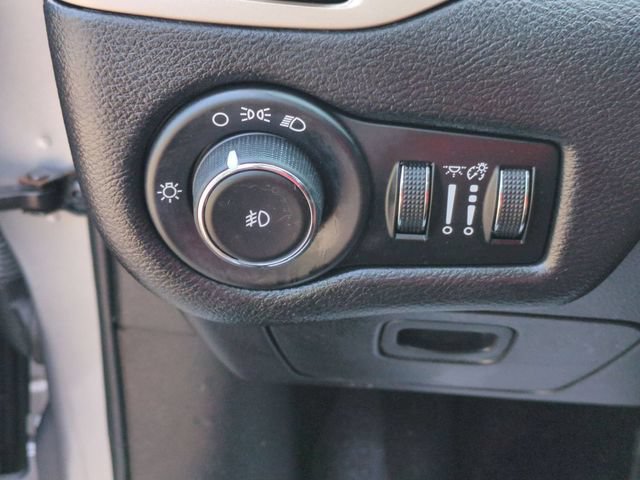 Used 2014 Jeep Cherokee Latitude FWD image 17