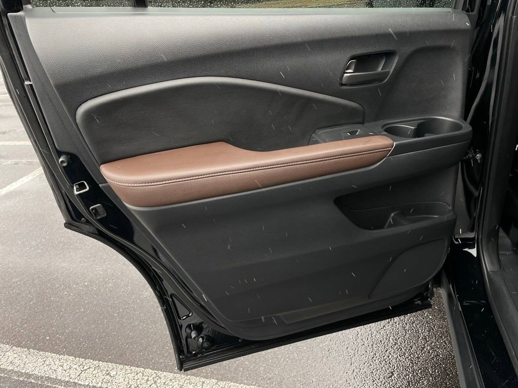 Certified 2025 Honda Passport EX-L image 40