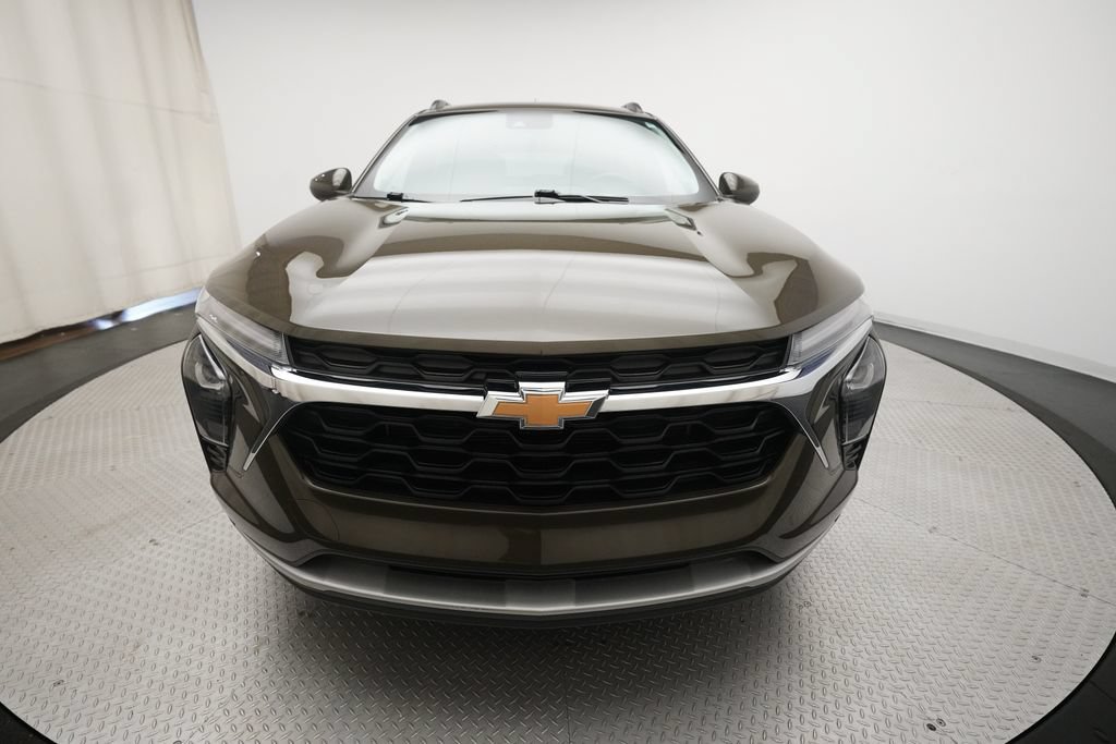 Used 2024 Chevrolet Trax LT w/ Driver Confidence Package FWD image 11