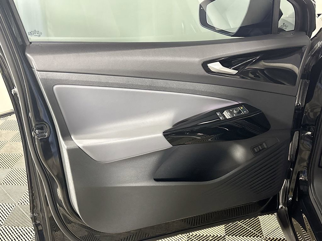 Certified 2021 Volkswagen ID.4 Pro S w/ Gradient Package image 11
