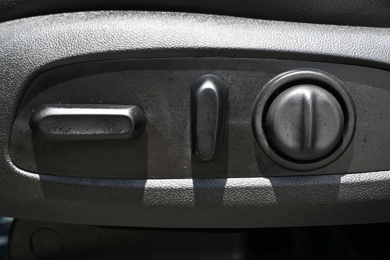 Used 2021 GMC Terrain SLT w/ LPO, 'HIT The Road' Package FWD image 9