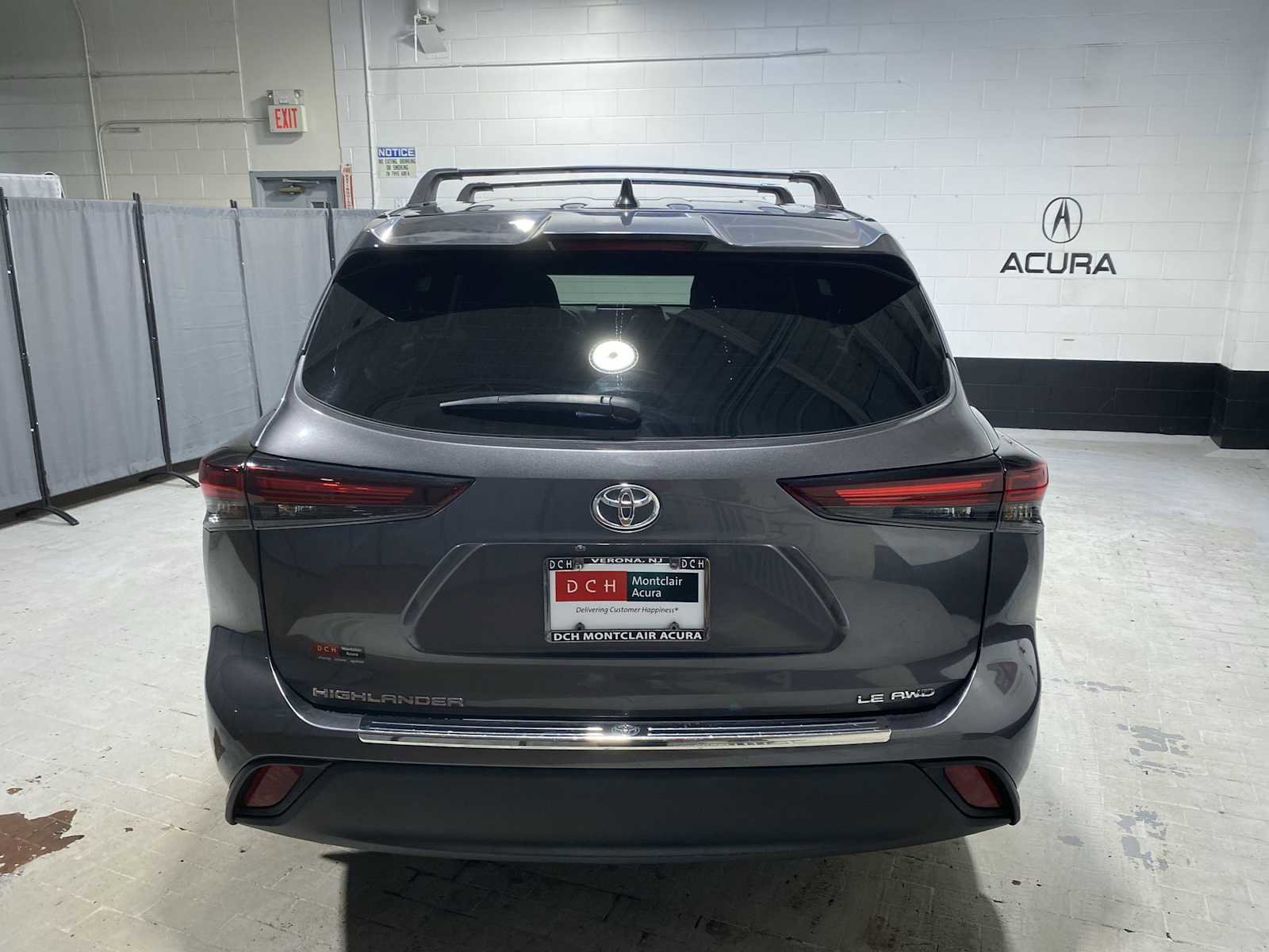 Used 2024 Toyota Highlander LE AWD/4WD image 5