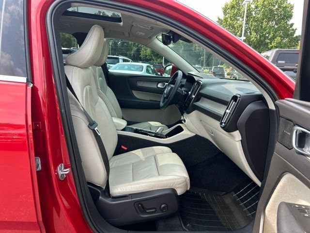 Used 2023 Volvo XC40 B4 Ultimate w/ Protection Package Premier FWD image 18