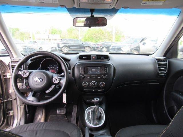 Used 2016 Kia Soul + FWD image 14