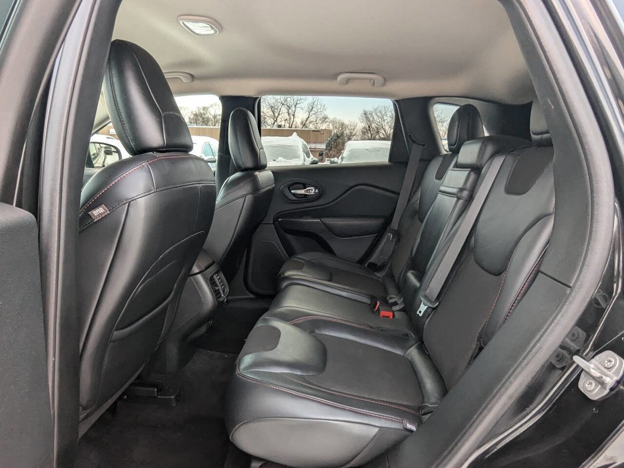 Used 2016 Jeep Cherokee Trailhawk w/ Cold Weather Group image 14