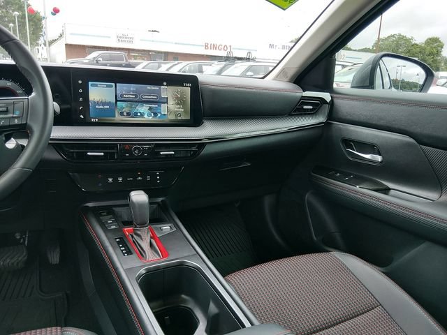 Certified 2025 Nissan Kicks SR FWD image 12