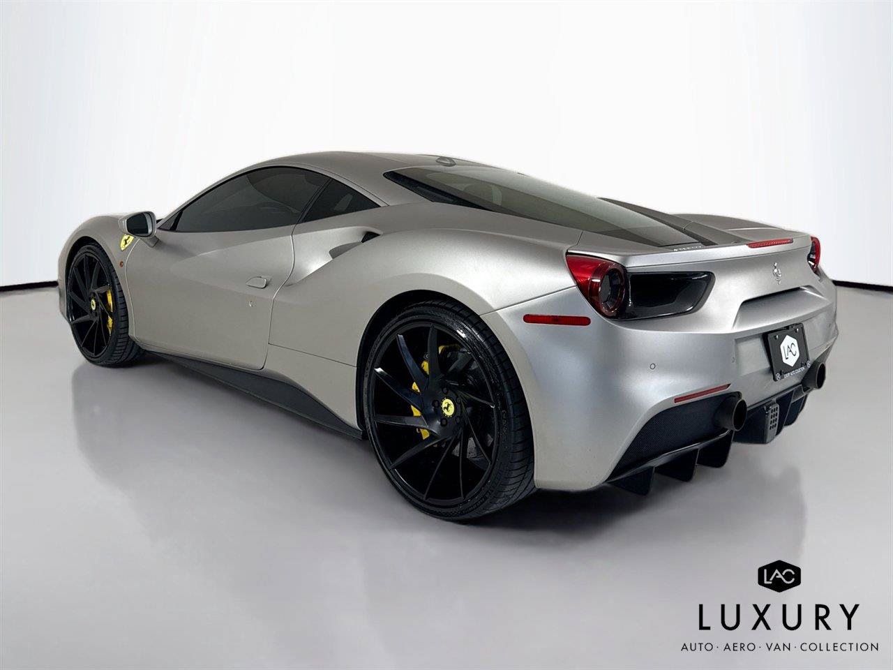 Used 2016 Ferrari 488 GTB RWD image 8