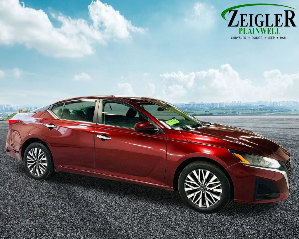 Used 2023 Nissan Altima 2.5 SV image 11
