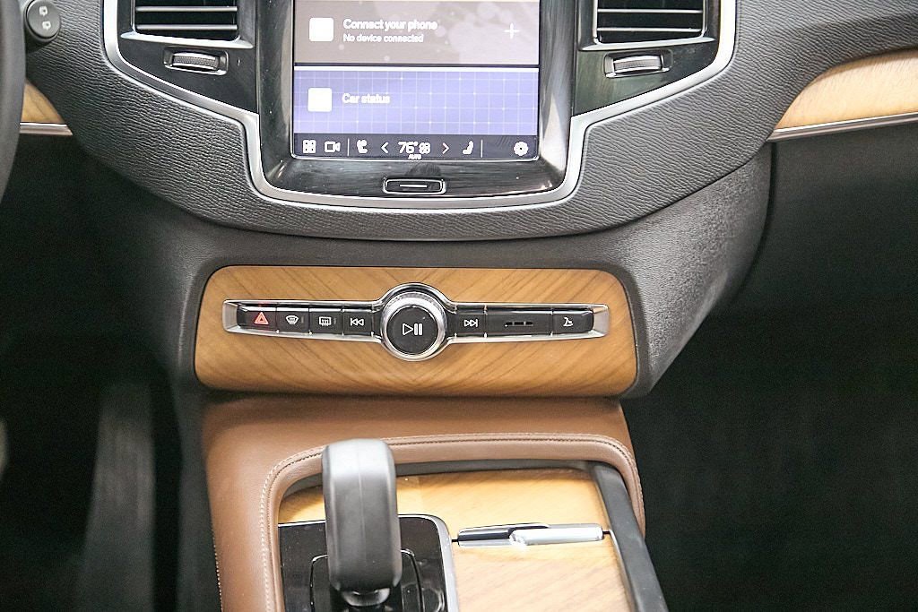 Certified 2024 Volvo XC90 T8 Plus w/ Protection Package Premier image 30