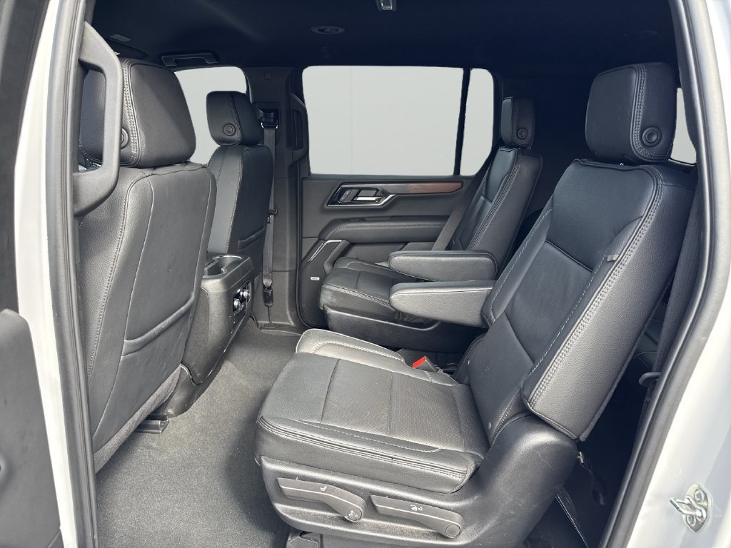Used 2025 GMC Yukon XL Denali AWD/4WD image 11
