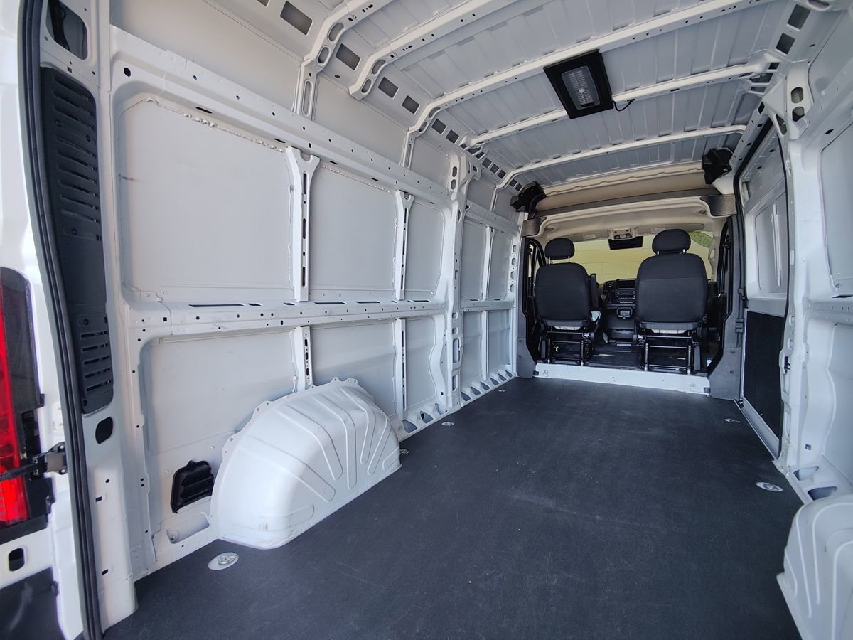 Used 2025 RAM ProMaster 2500 w/ Convenience Group FWD image 10