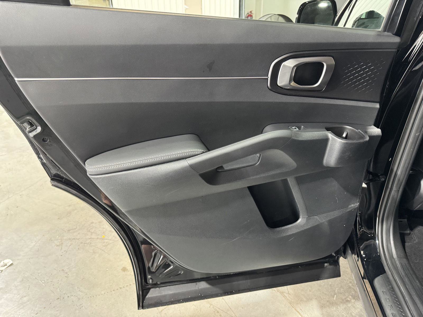 Used 2025 Kia Sorento S AWD/4WD image 24
