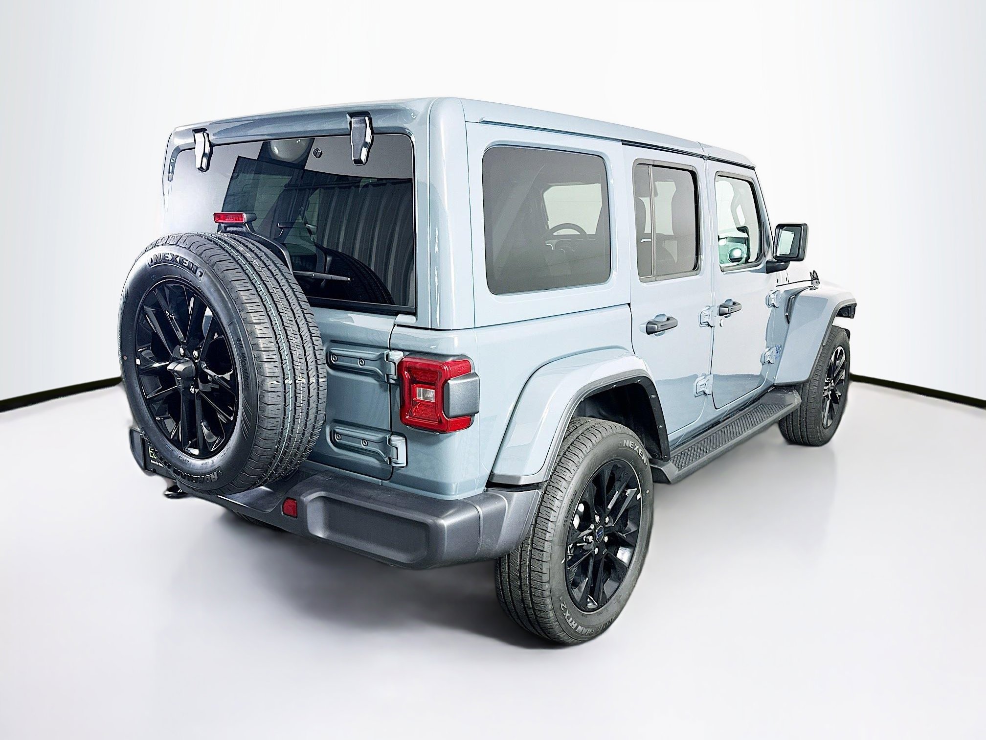 Used 2025 Jeep Wrangler Sahara image 9