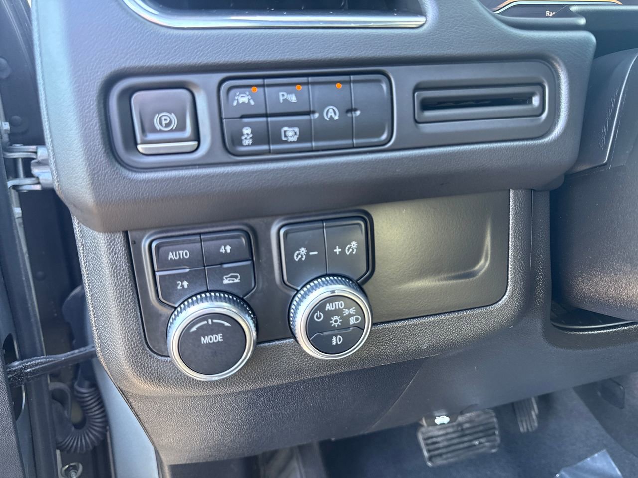 Used 2023 GMC Yukon SLT image 18