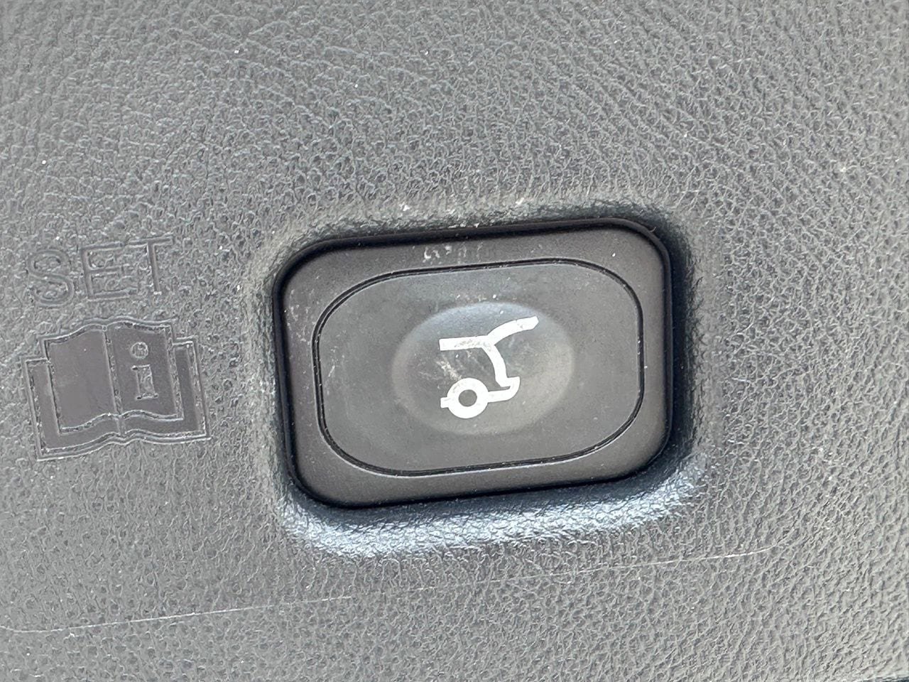 Used 2016 Lincoln MKX Reserve w/ Luxury Package FWD image 13