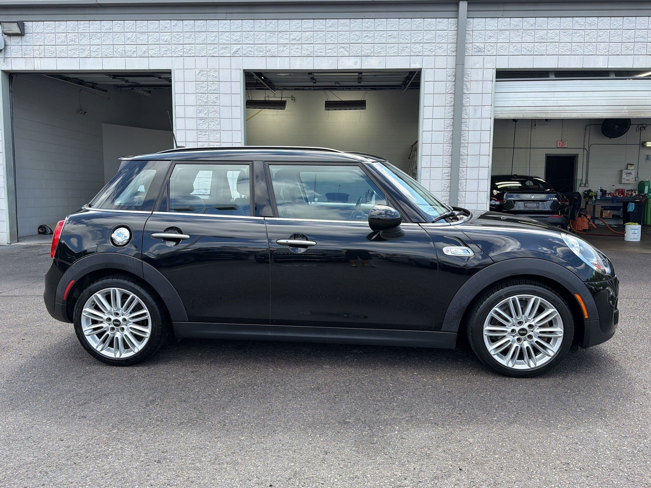 Used 2017 MINI Cooper S FWD image 8