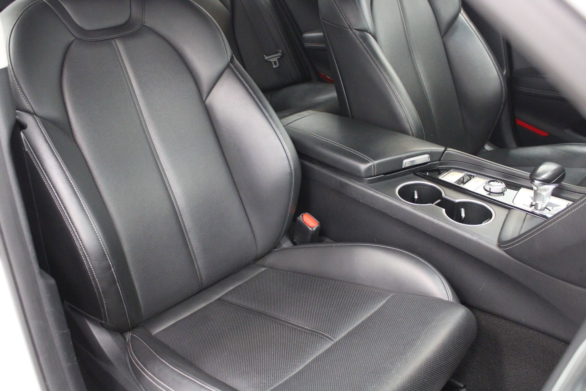 Used 2019 Genesis G70 2.0T Advanced AWD/4WD image 29