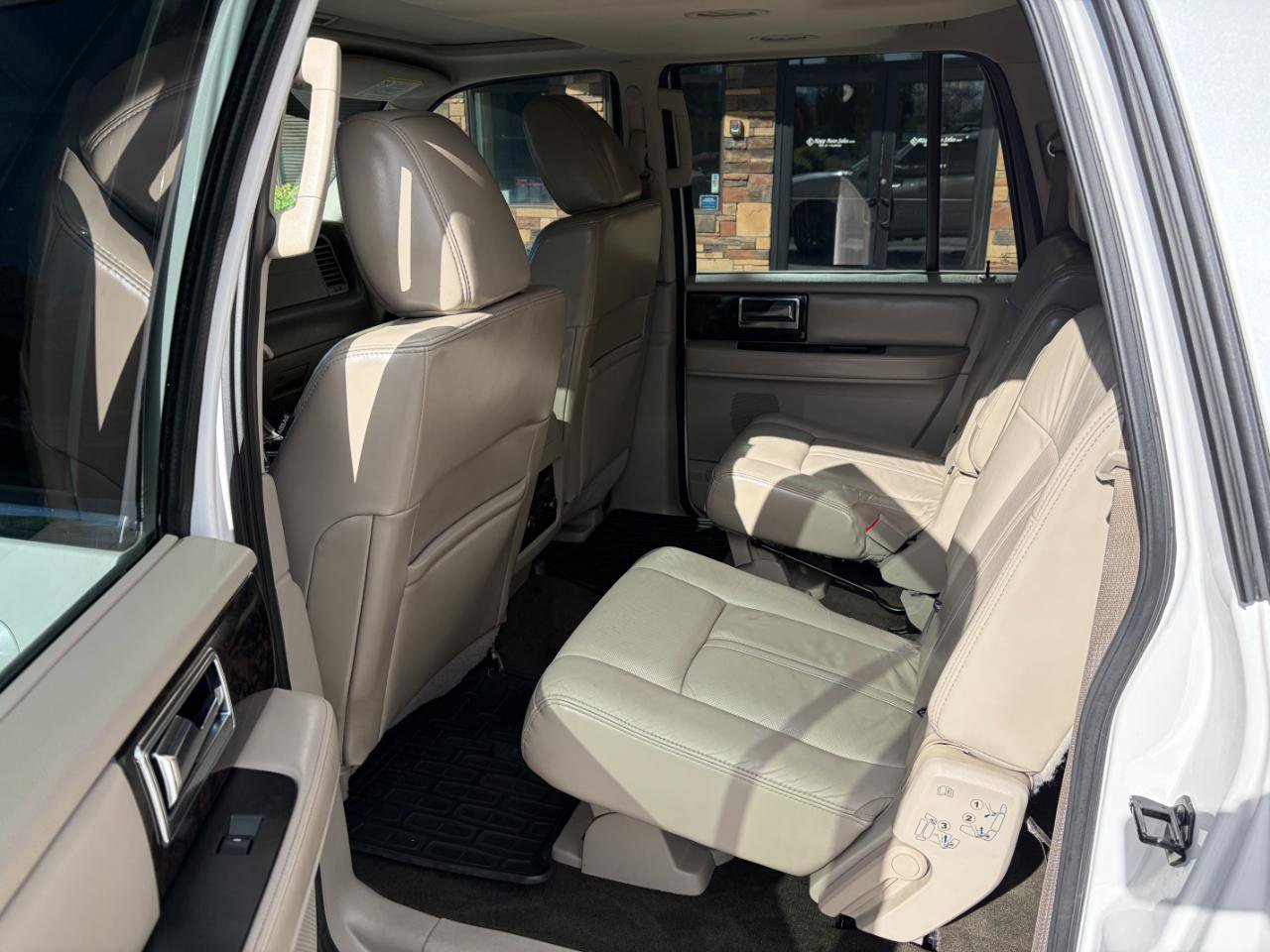Used 2016 Lincoln Navigator L Select AWD/4WD image 5