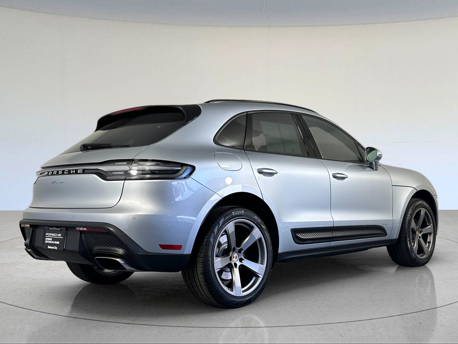 Certified 2025 Porsche Macan AWD/4WD image 8