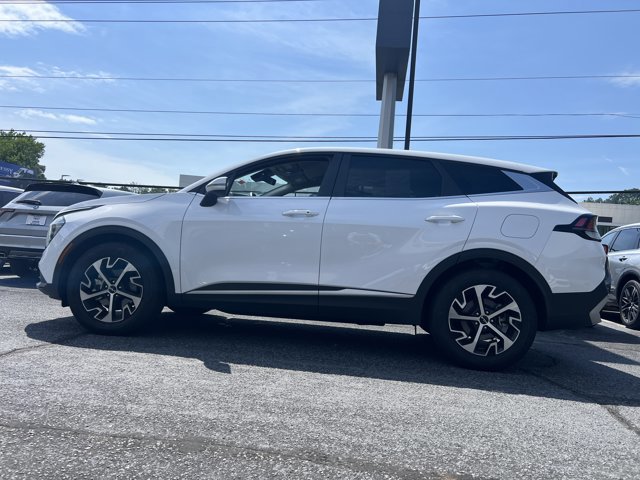 Used 2024 Kia Sportage EX FWD image 2