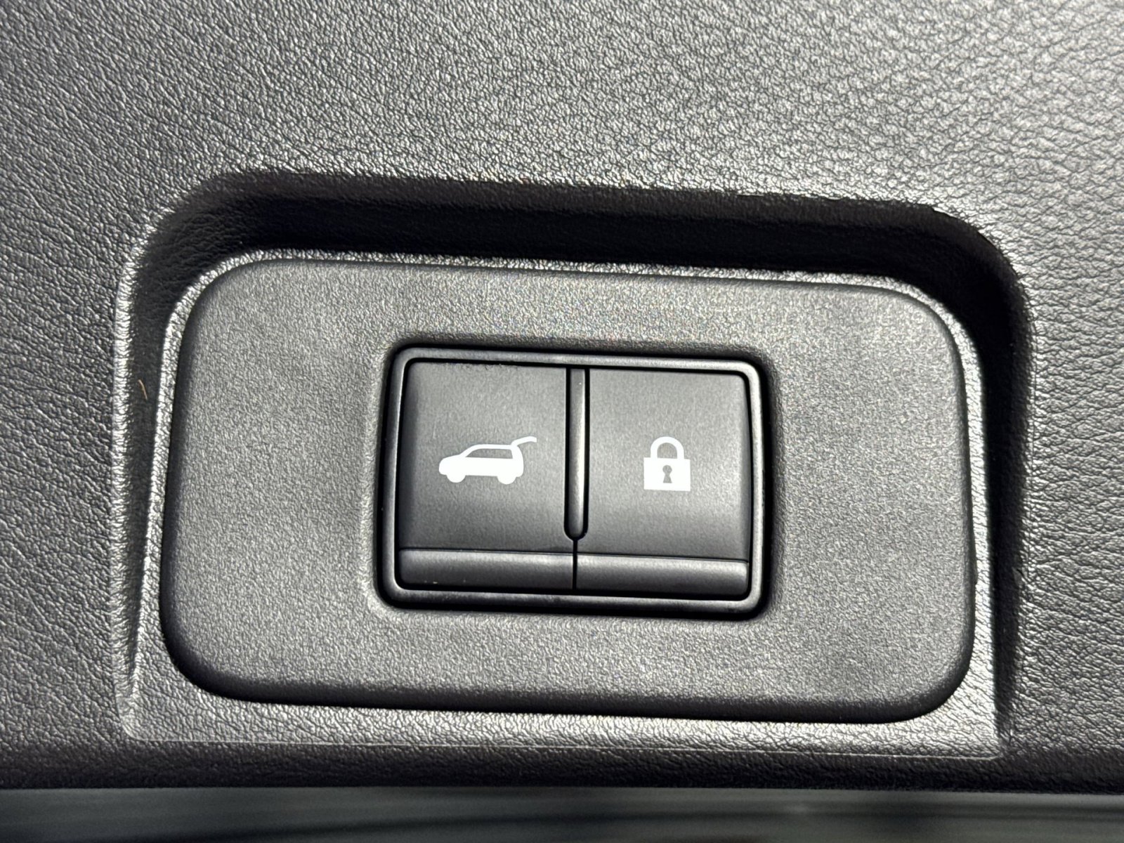 Used 2024 Nissan Rogue SV image 29