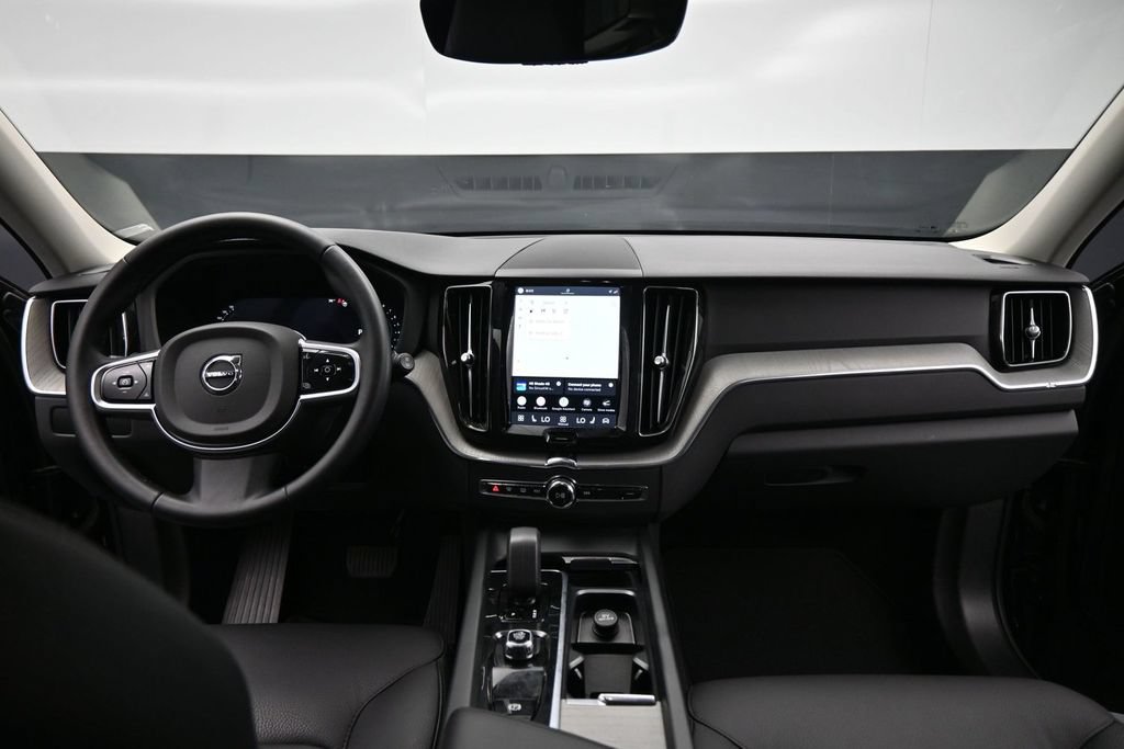 Used 2025 Volvo XC60 B5 Plus AWD/4WD image 21