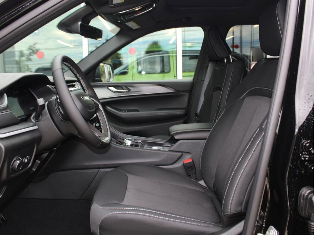 New 2025 Jeep Grand Cherokee Laredo X w/ Luxury Tech Group I image 11