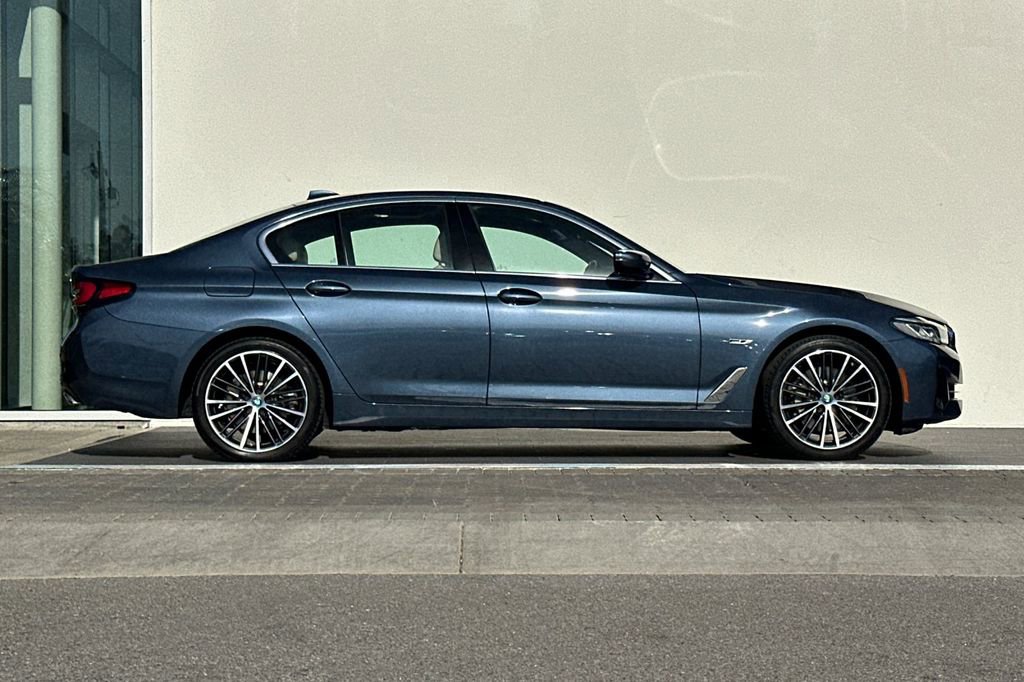 Used 2023 BMW 530e w/ Premium Package image 2
