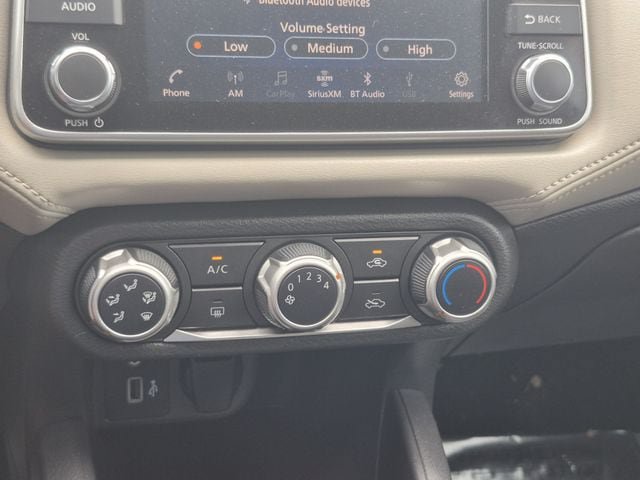 Used 2020 Nissan Versa SV FWD image 15