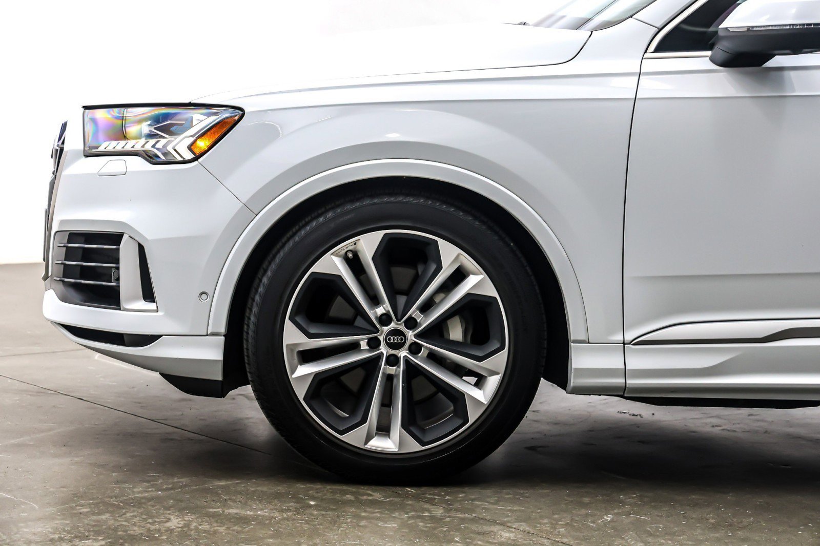 Used 2023 Audi Q7 3.0T Prestige image 11