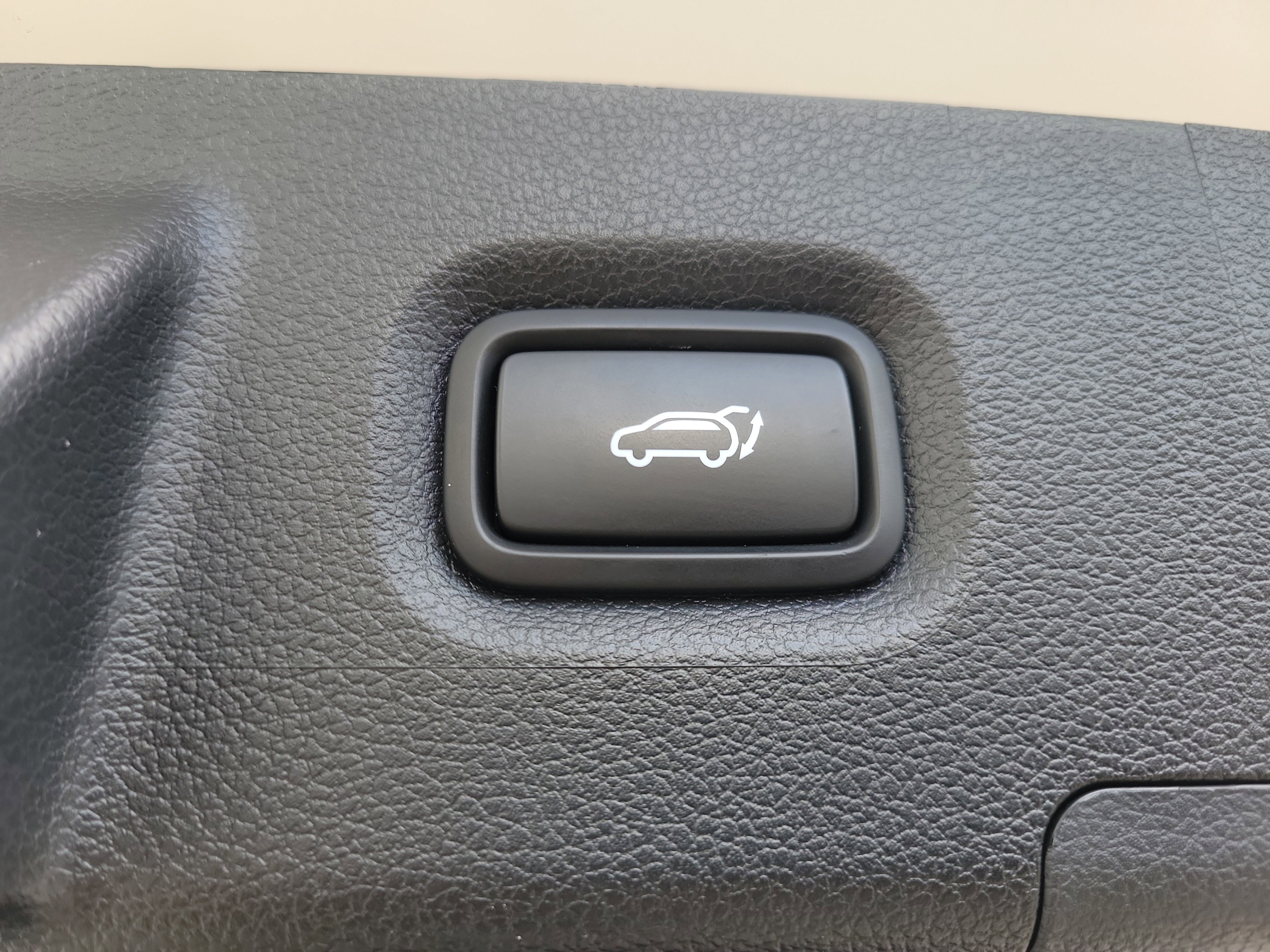 Used 2023 Hyundai Santa Fe SEL FWD image 13