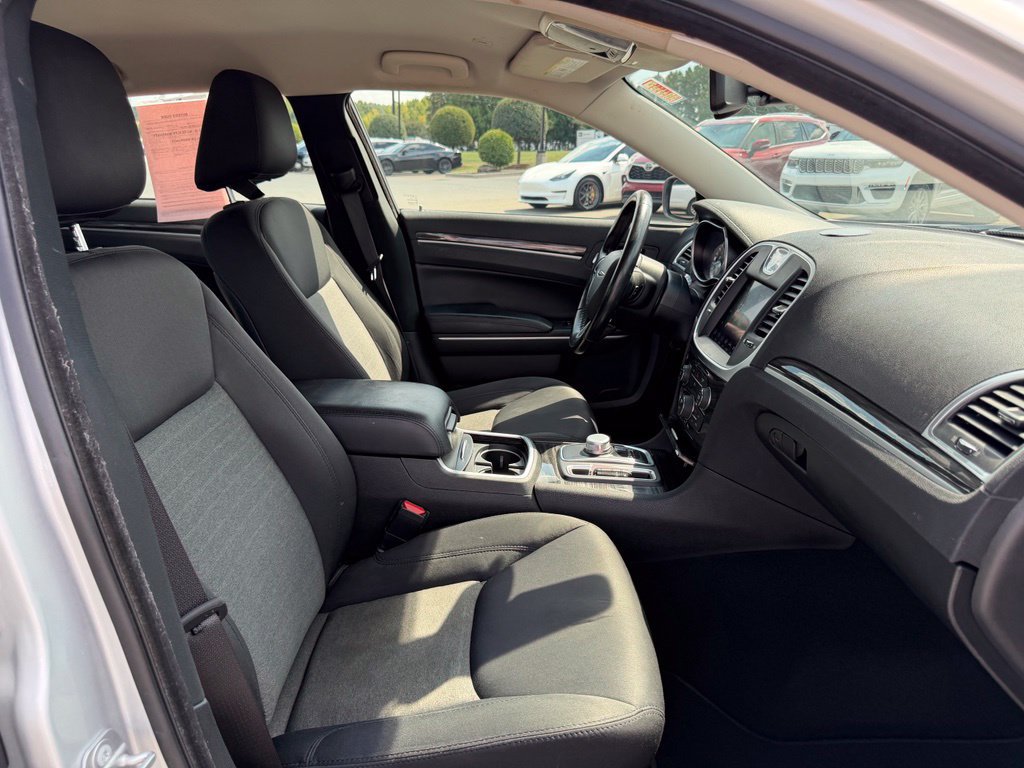 Used 2019 Chrysler 300 Touring w/ Sport Appearance Package AWD/4WD image 29