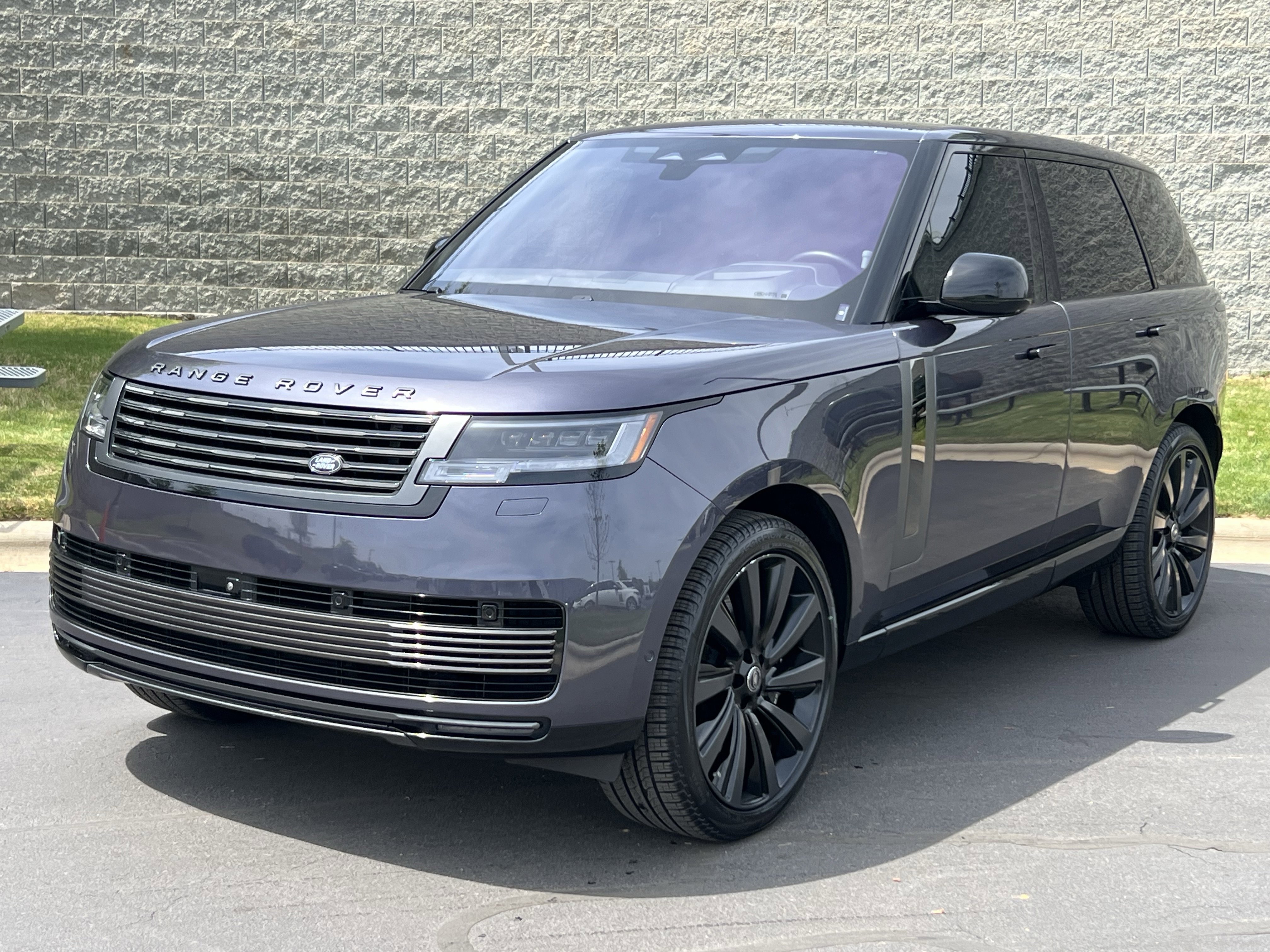 Certified 2023 Land Rover Range Rover SV image 1
