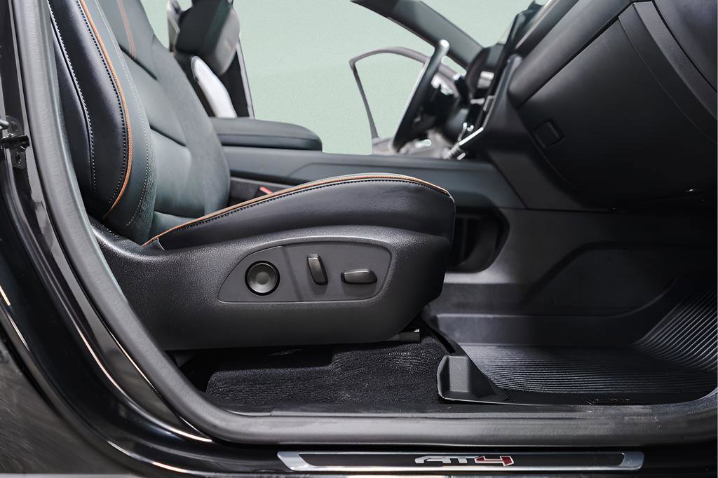 Used 2025 GMC Acadia AT4 w/ Luxury Package image 37