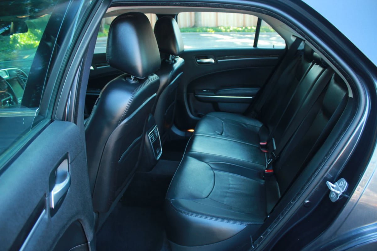 Used 2015 Chrysler 300 Limited RWD image 23