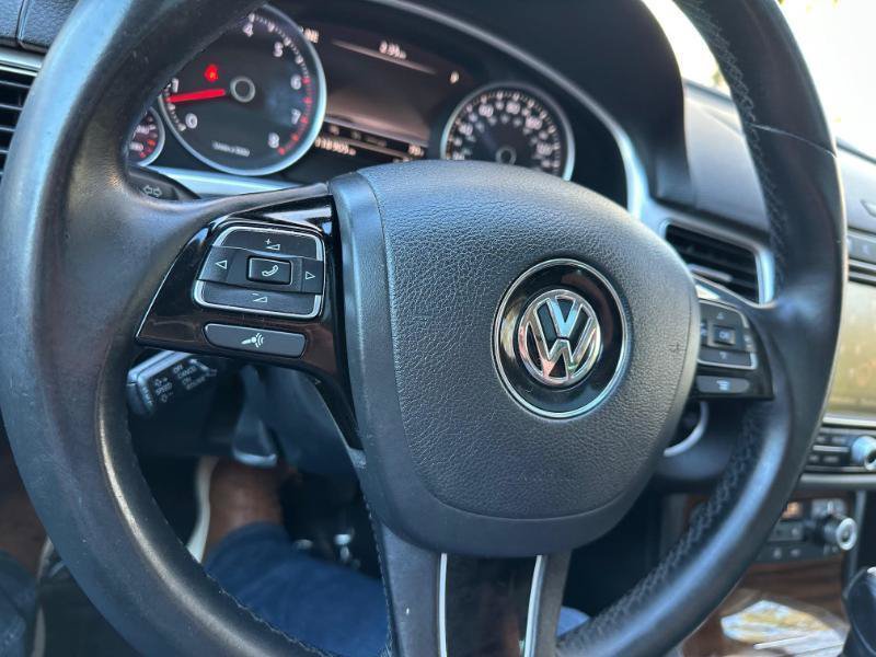Used 2015 Volkswagen Touareg VR6 AWD/4WD image 23