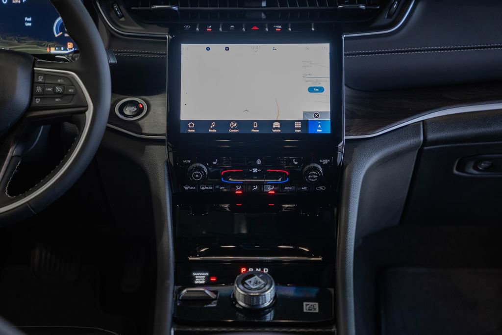 New 2025 Jeep Grand Cherokee Limited image 21