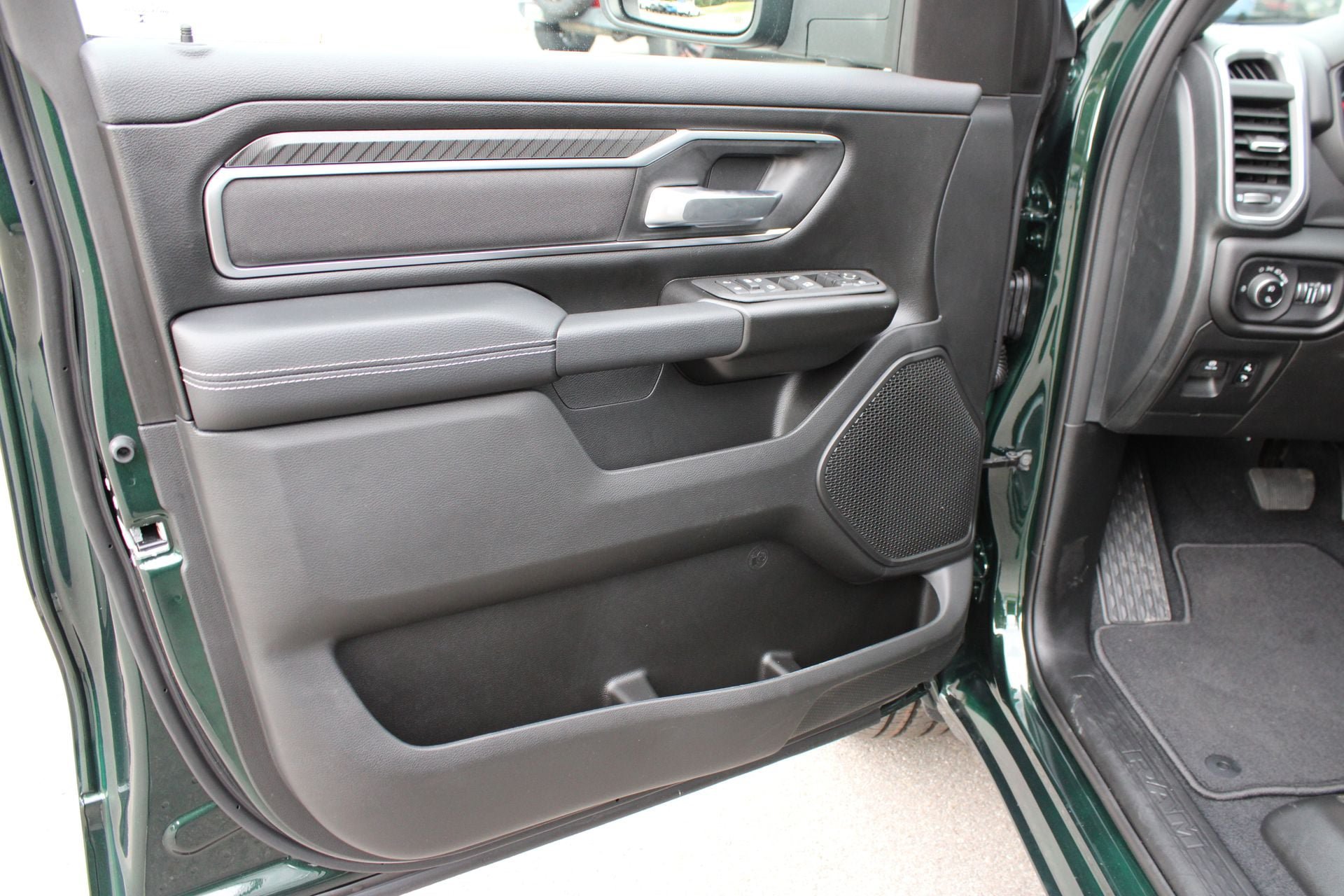New 2026 RAM 1500 Big Horn AWD/4WD image 12