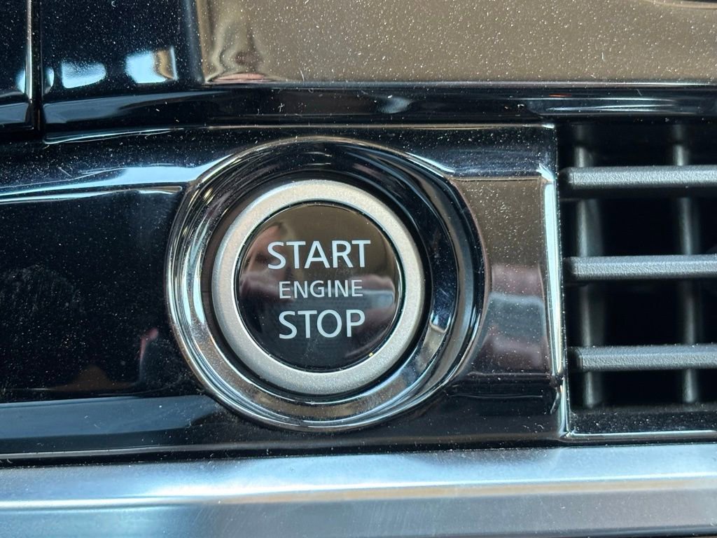 Used 2024 Nissan Pathfinder Platinum image 15